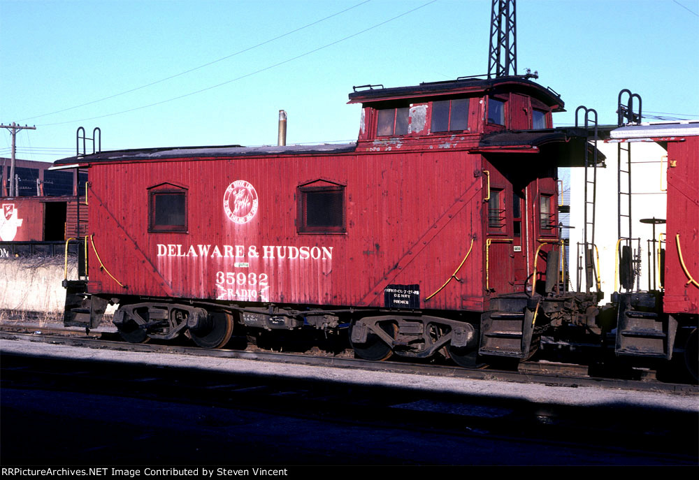 Delaware & Hudson wood side caboose #35932